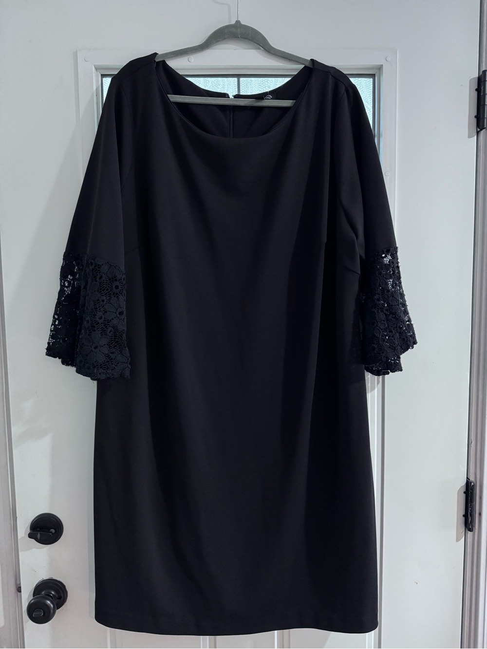 Plus Size 22W knee length black dress crotchet lace quarter sleeve Sharagano